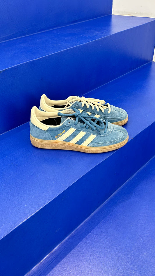 Un Pas en Arrière dans le Temps : Découvrez l'Histoire Fascinante des Adidas Spezial Handball